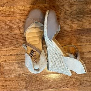 Me Too women’s wedges, size 8.5